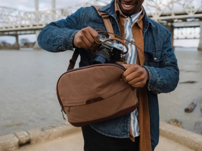 Making Your Travel Lighter With Comfortable Leather Bags
