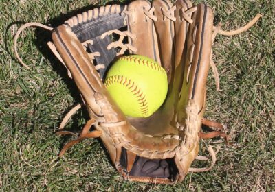 The Critical Role of Position-Specific Softball Gloves in Team Strategy